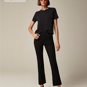 Kick-out jeans
Mid-rise cropped kickout jean in 2003 super-stretch